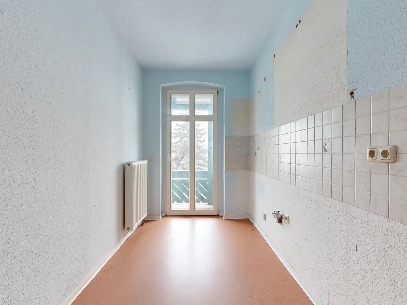 Digitales Homestaging einer Altbauküche in Leipzig in drei Stufen – Original