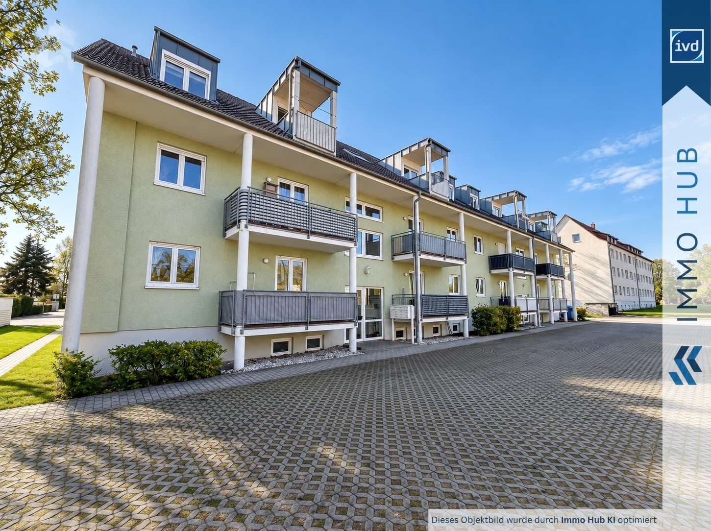 Außenansicht mit Stellplatz