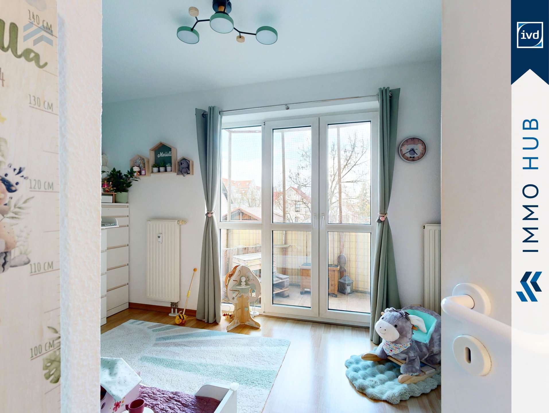 Kinderzimmer mit Balkon