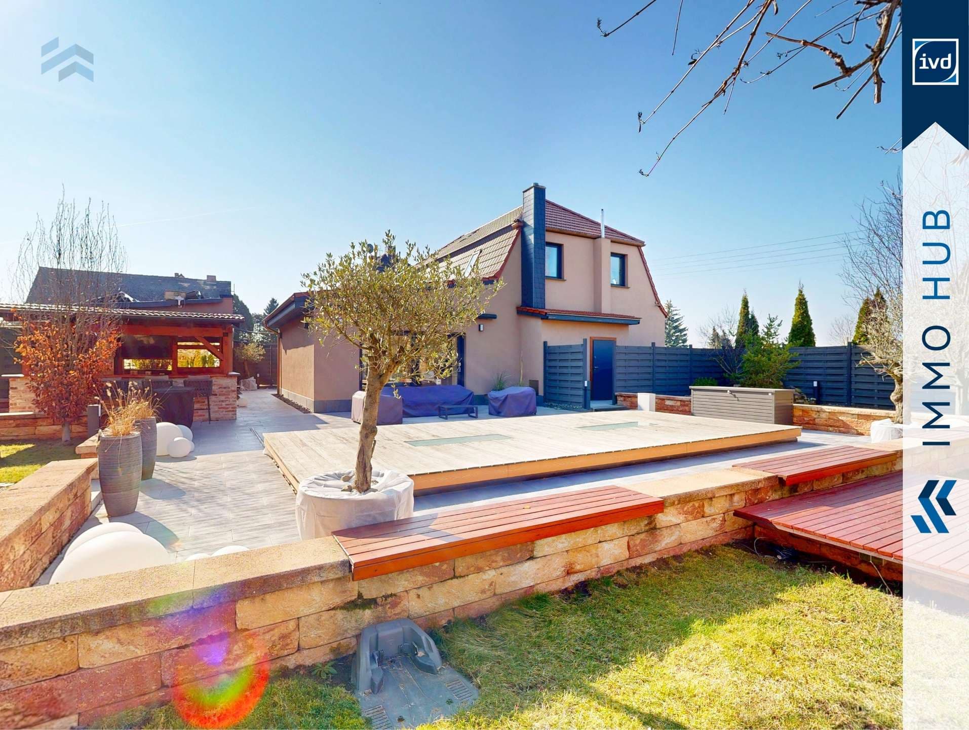 Pool + Vorderhaus