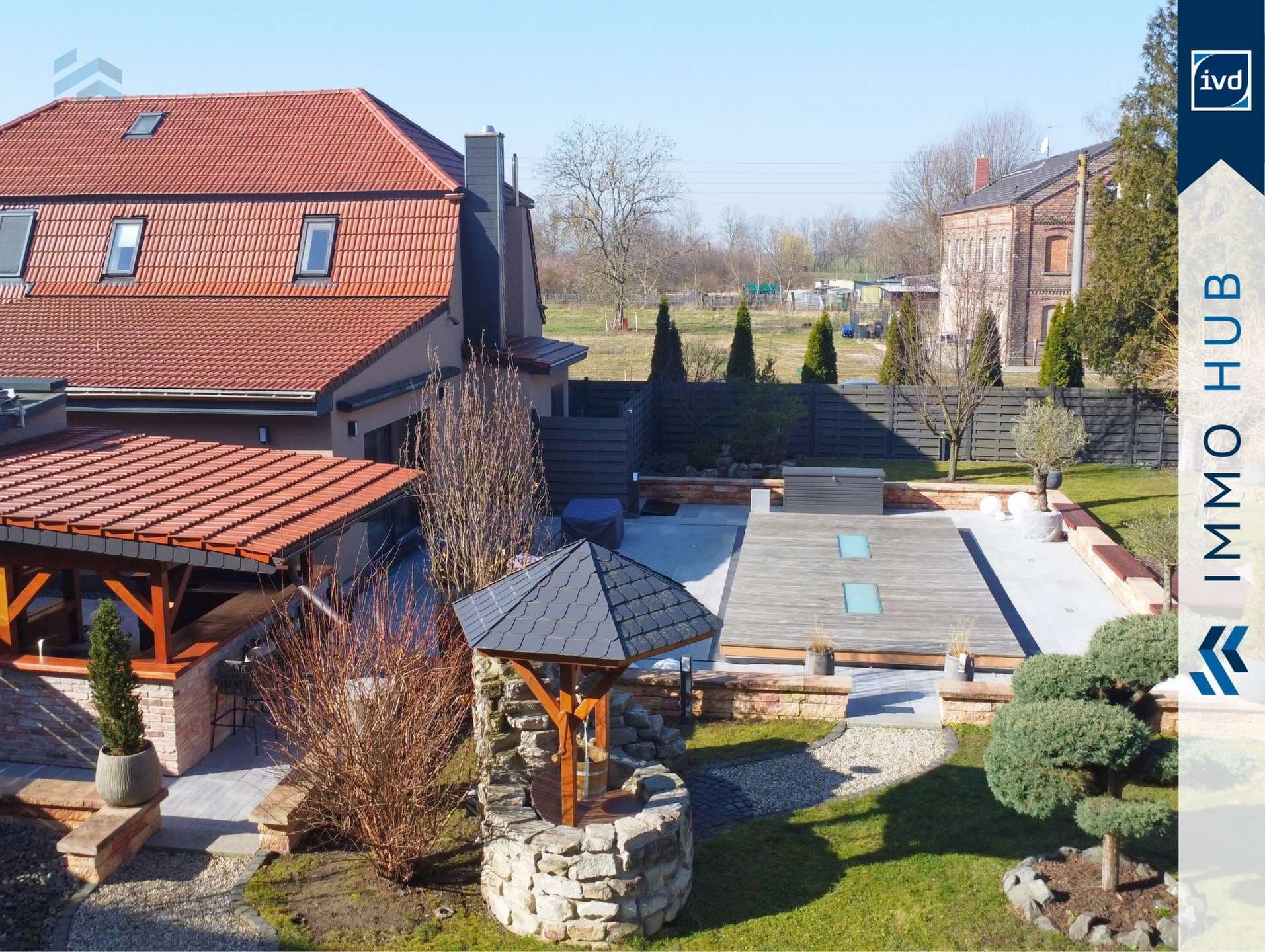 Vorderhaus + Pool